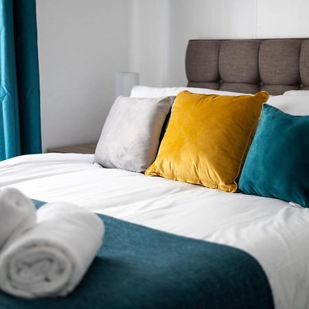 Chesshyre Accommodation - Tv In Every Bedroom! Swansea Exterior photo