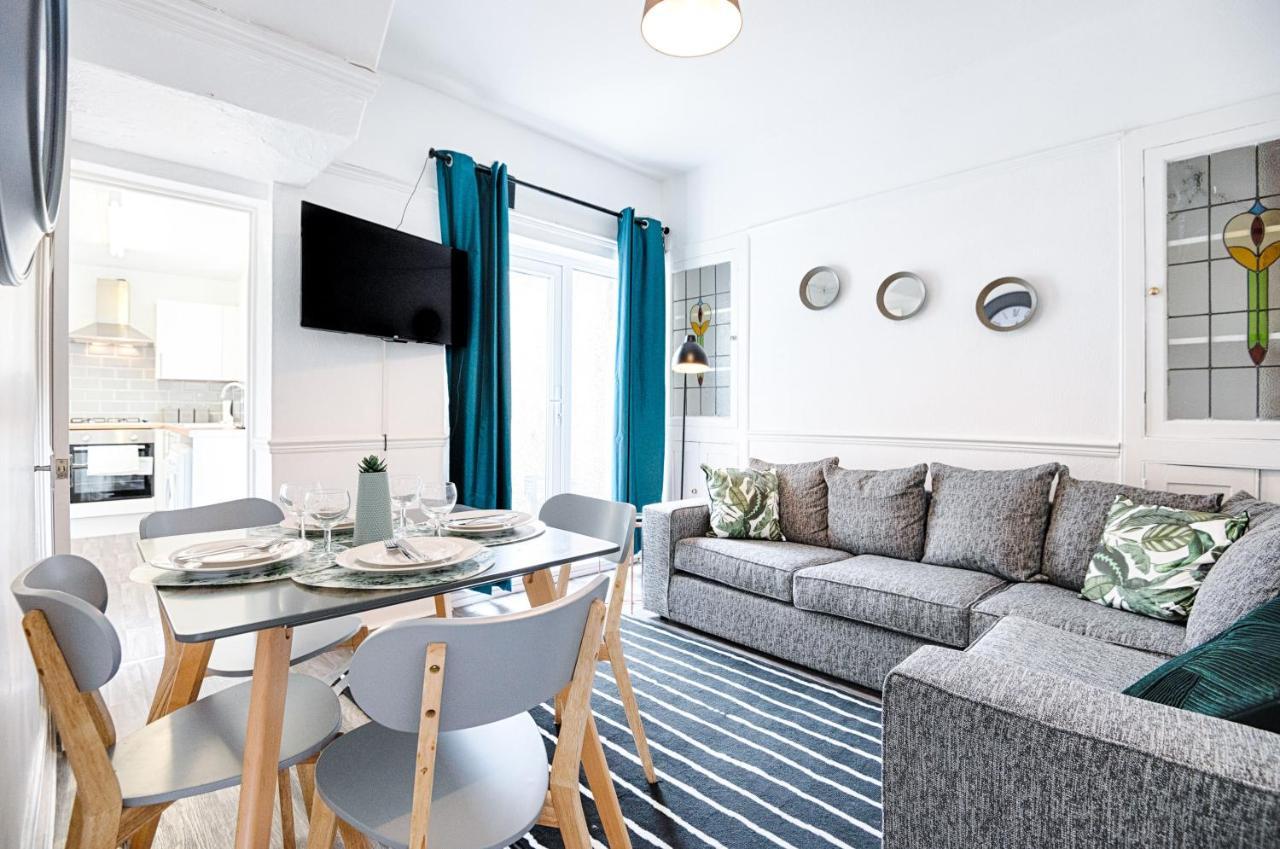 Chesshyre Accommodation - Tv In Every Bedroom! Swansea Exterior photo