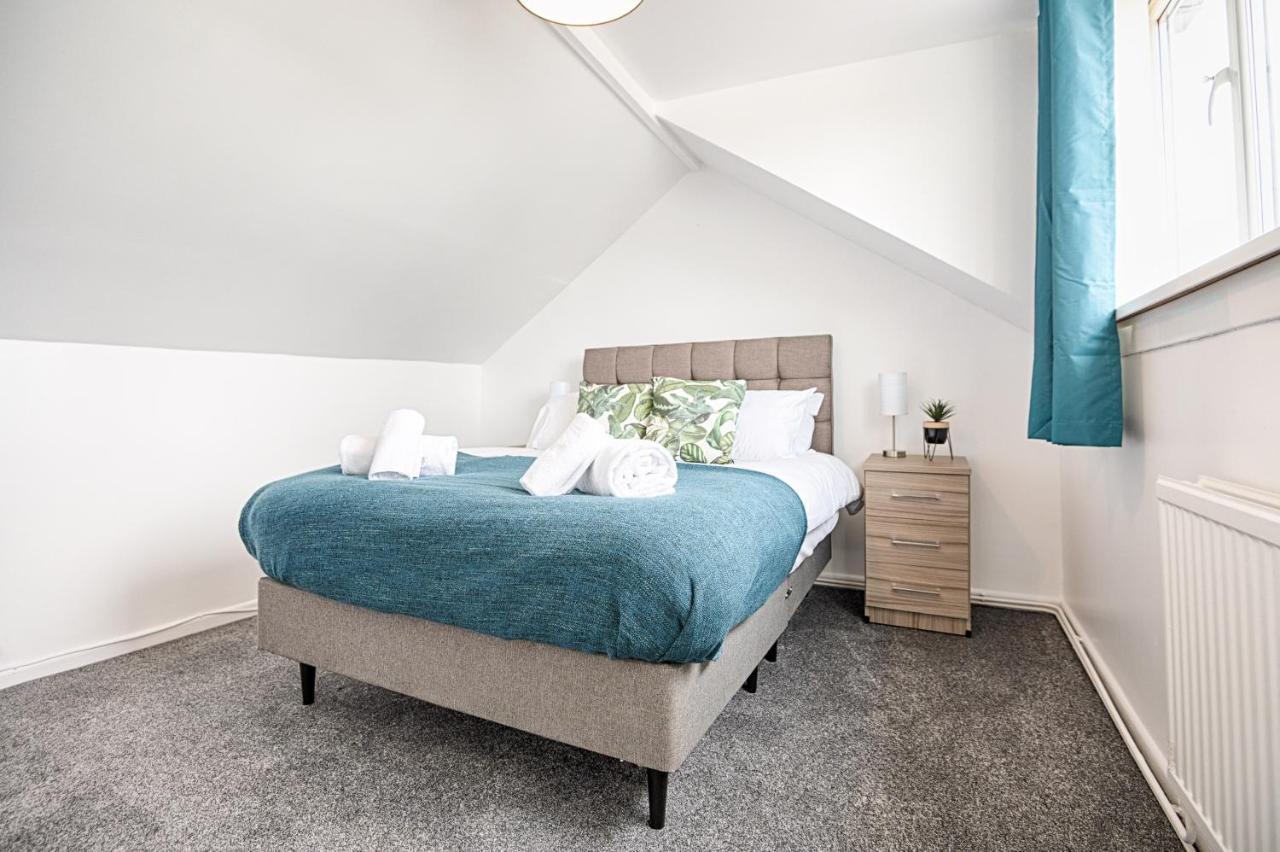 Chesshyre Accommodation - Tv In Every Bedroom! Swansea Exterior photo