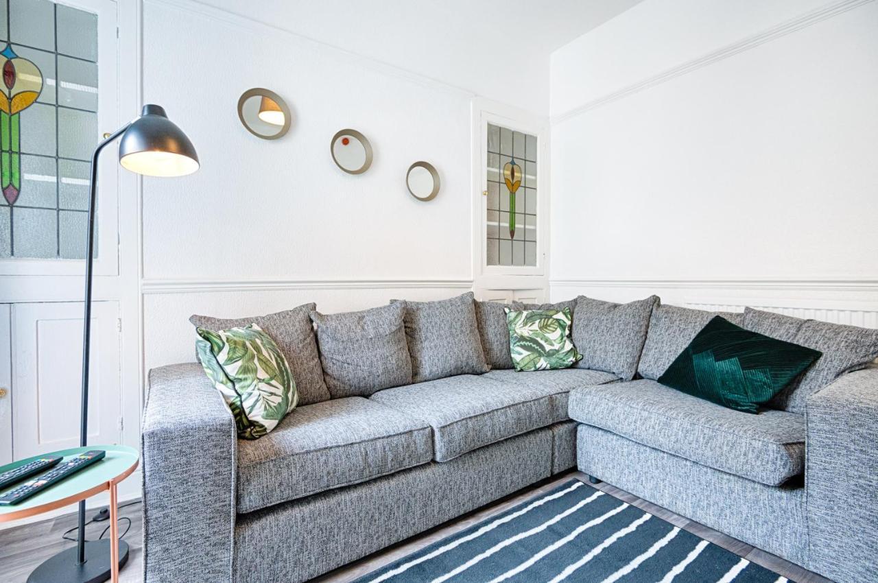 Chesshyre Accommodation - Tv In Every Bedroom! Swansea Exterior photo